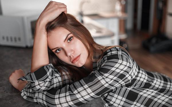 拥有商城的我，在灾荒年天天吃肉秦川刘桂英小说完整篇在线阅读