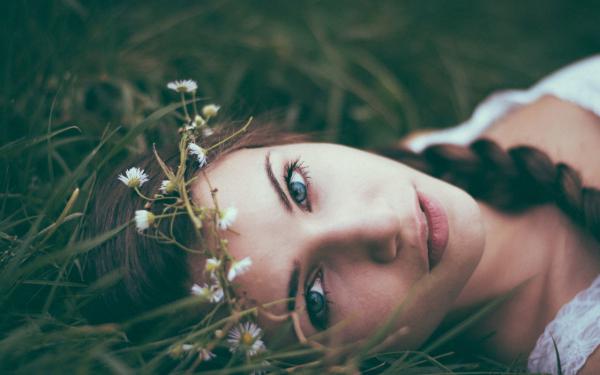 主角是周婷张晟的小说 《发现导员和室友衣衫不整的秘密后》 全文精彩试读