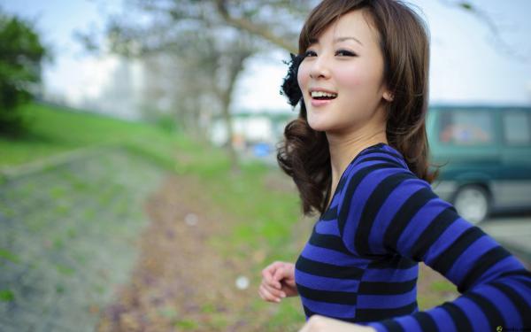 《拥挤车厢识嫌犯，我就是罪犯克星！》小说全文精彩试读 周屿秦知雪小说全文